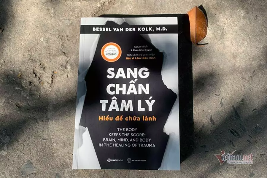 Bìa cuốn sách Sang chấn tâm lý - Hiểu để chữa lành